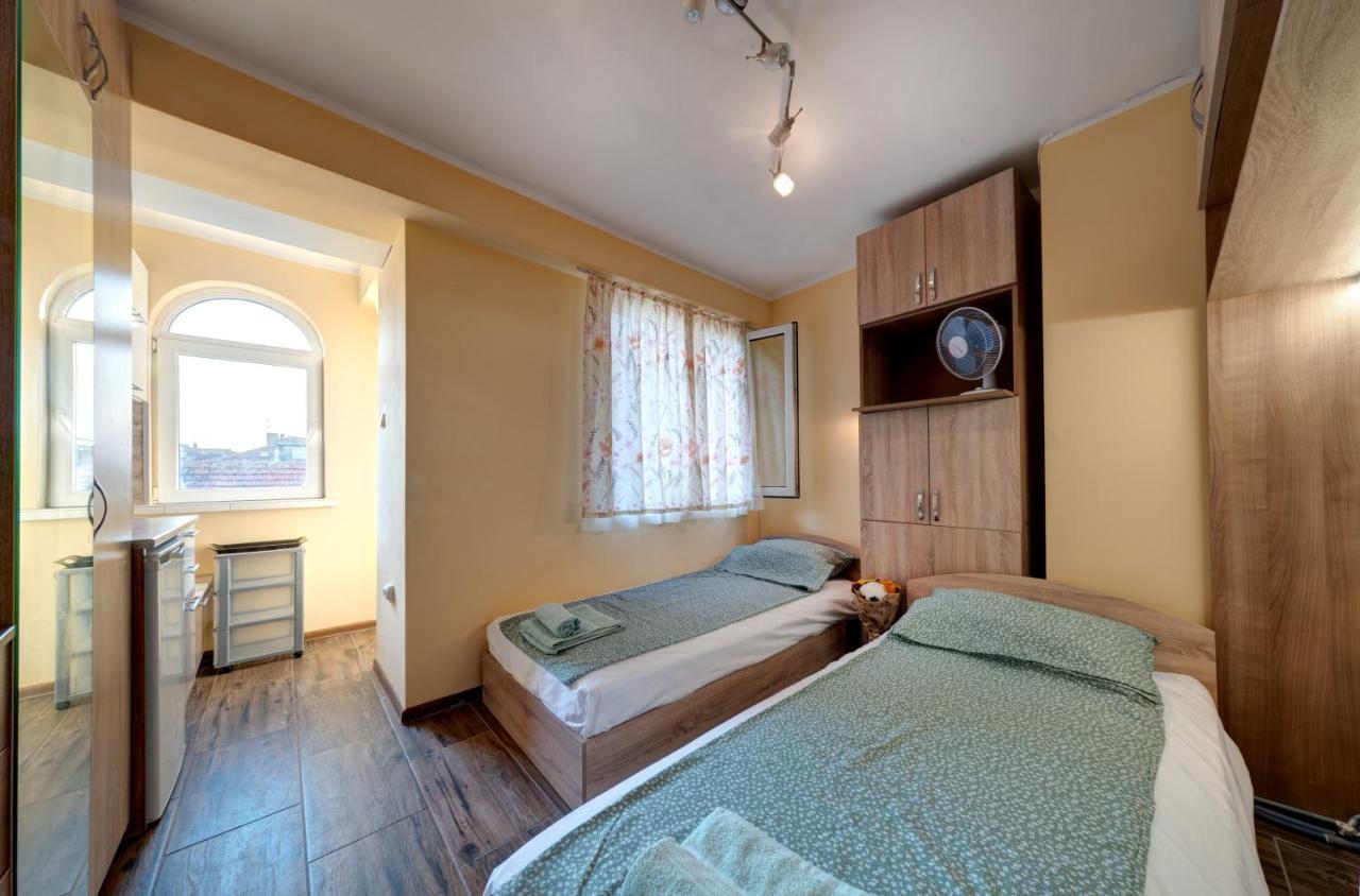 Funny-Gunny Room To The Sea Garden Burgas Esterno foto